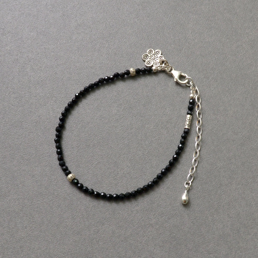 Phadua / Black Onyx(3mm)切割珠脚链调节器