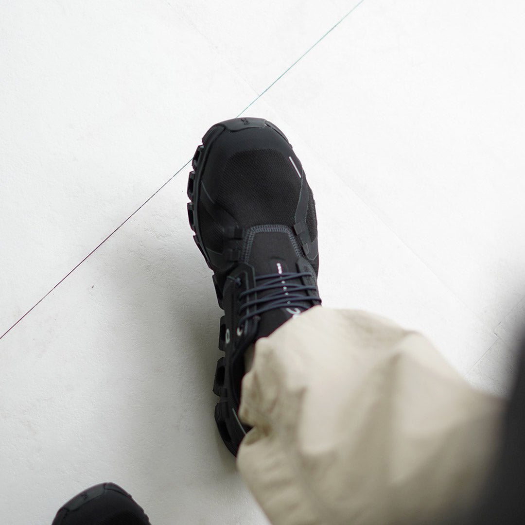 ON / Cloud 6 Sneakers