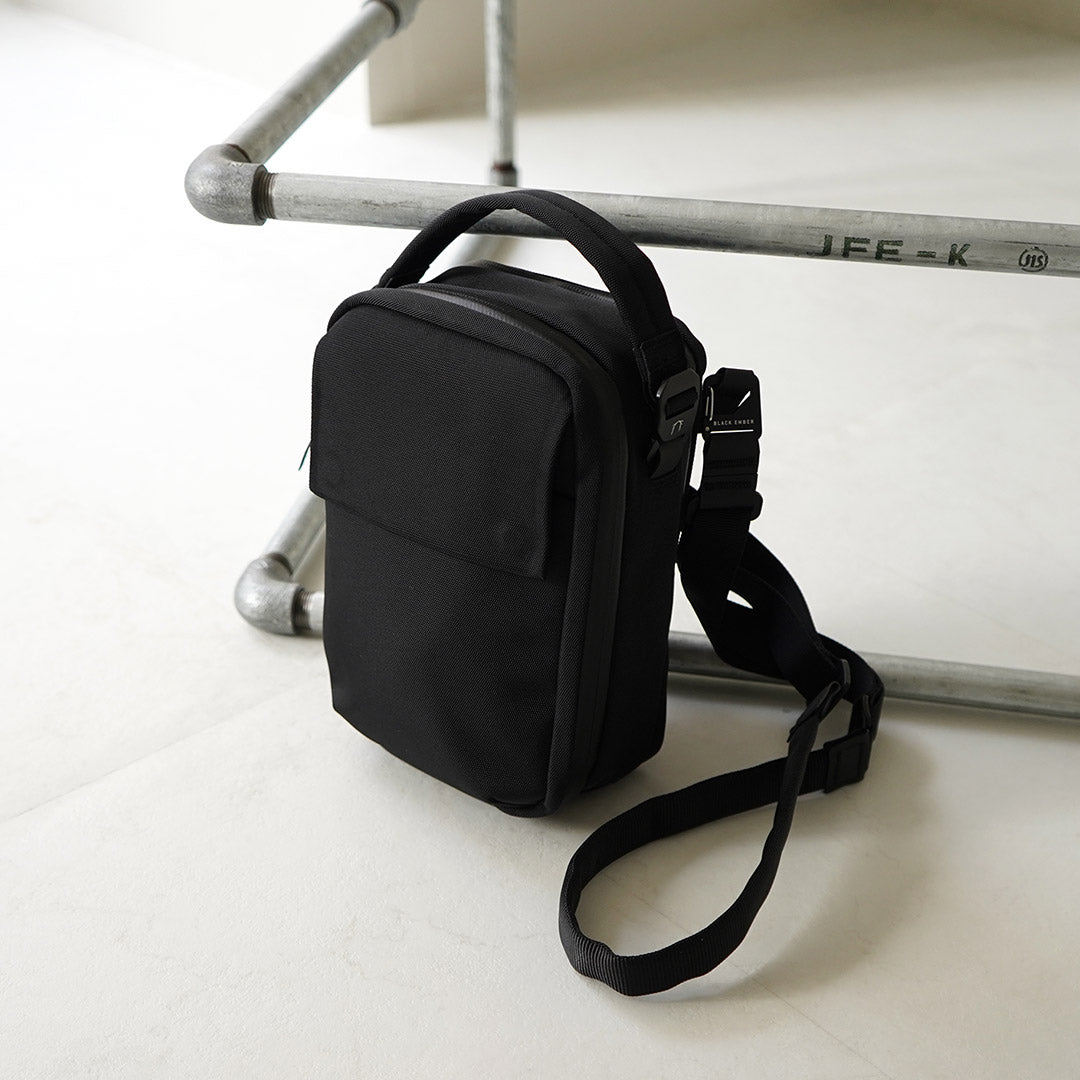 Ember / kompak negro