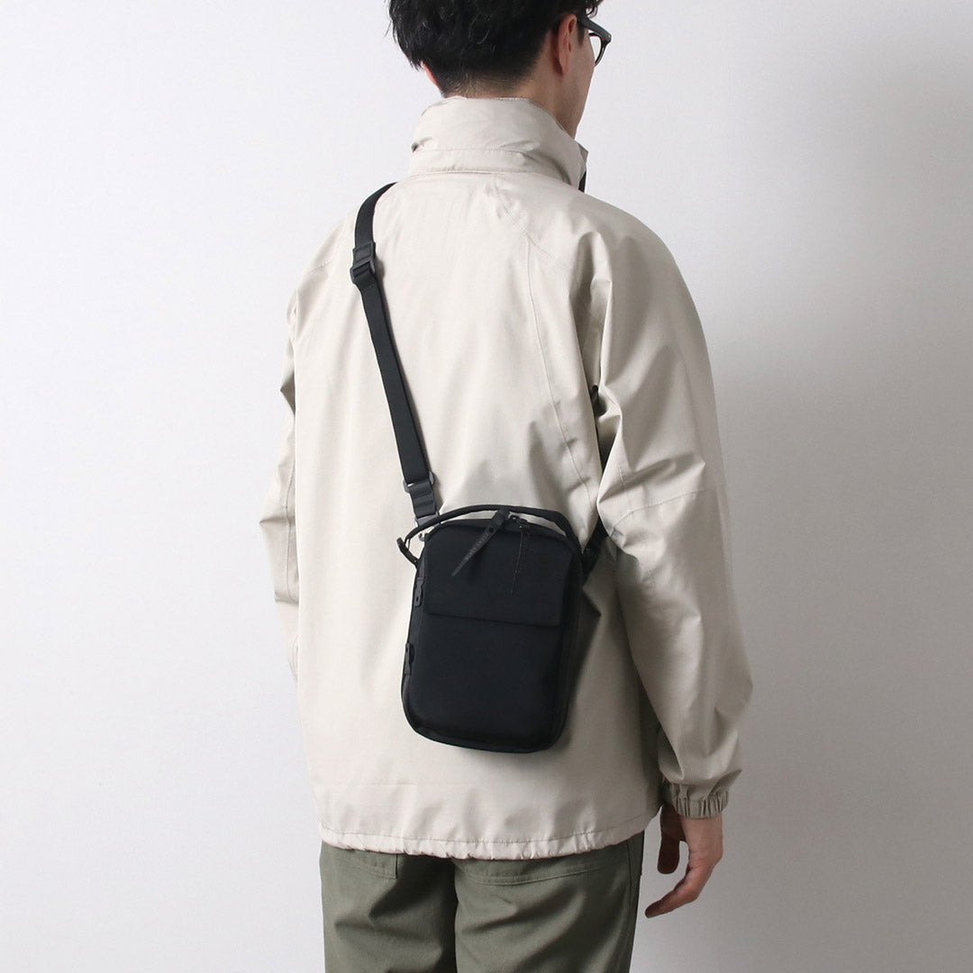 Ember / kompak negro