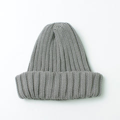 灰色的 / 自由的