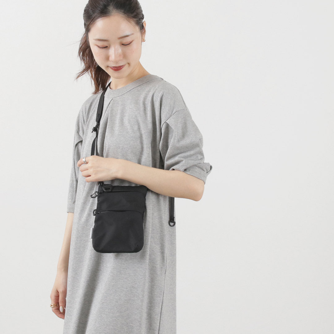 F / ce. / Pouche verticale résistante au feu Cordura