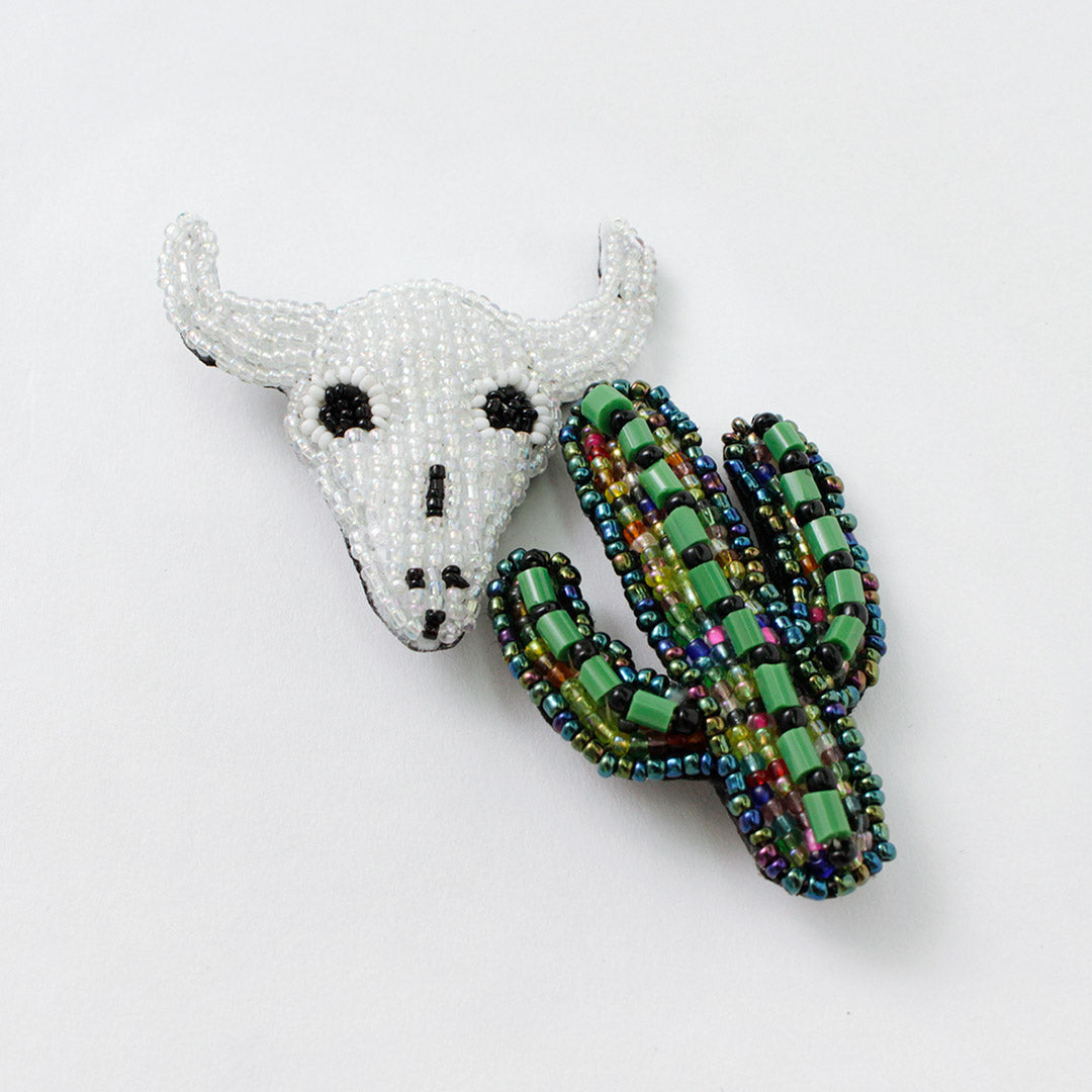 Accessoires perlés / badge d'épingle perle m