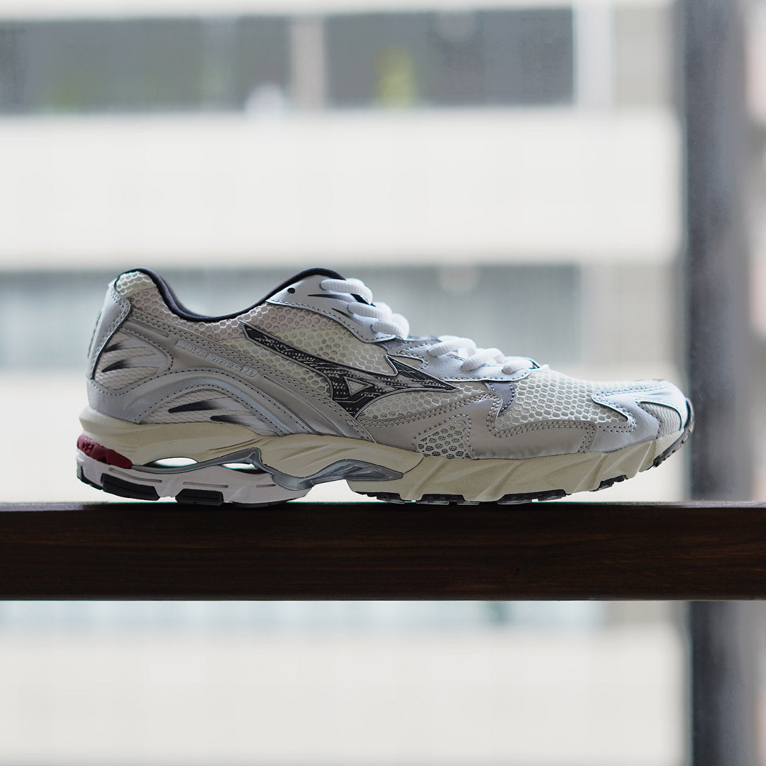 MIZUNO / Wave Rider 10 Sneakers
