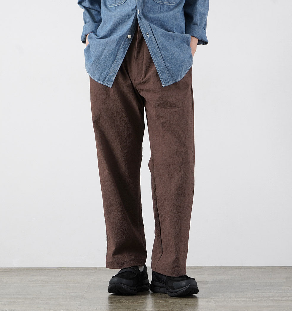 THOUSAND MILE / Pantalón Easy Tuck de sirsaca