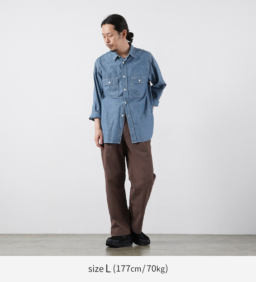 THOUSAND MILE / Pantalón Easy Tuck de sirsaca