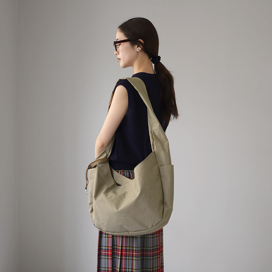 TIDEWAY / GRIZZLY Crescent Shoulder Bag