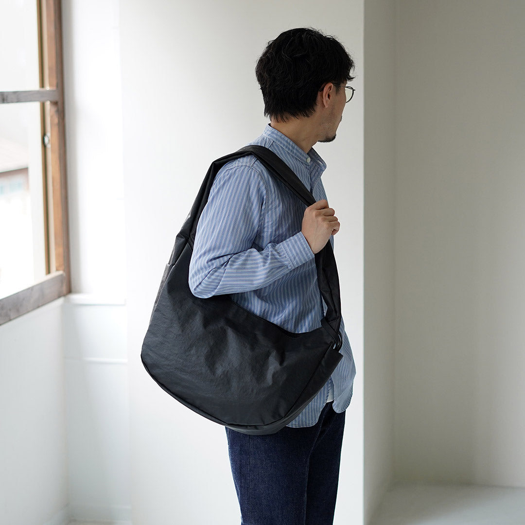 TIDEWAY / GRIZZLY Crescent Shoulder Bag