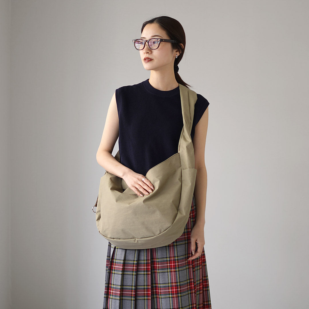 TIDEWAY / GRIZZLY Crescent Shoulder Bag
