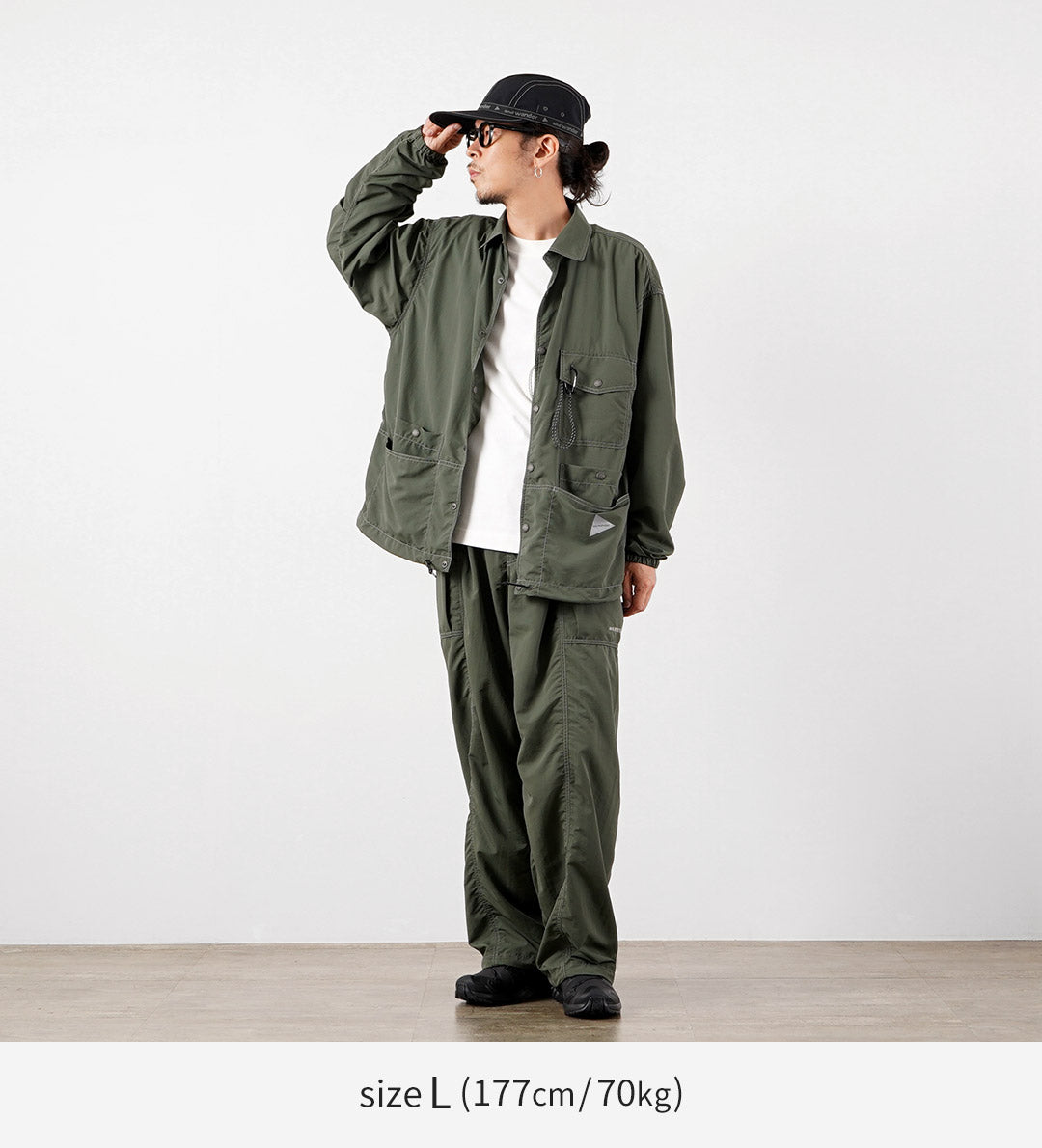 AND WANDER / Pantalon en nylon froissé