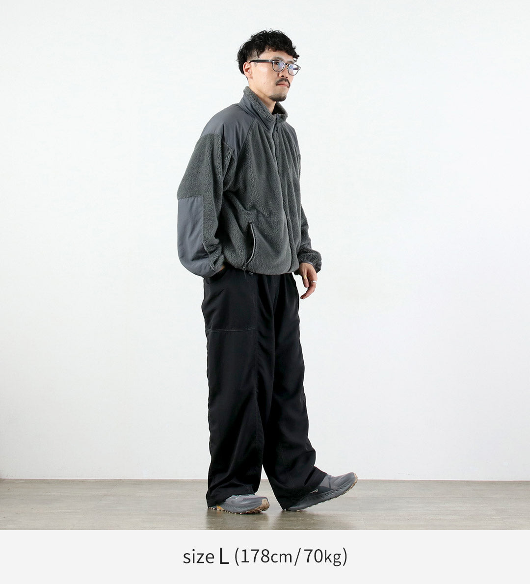 AND WANDER / Pantalon en nylon froissé