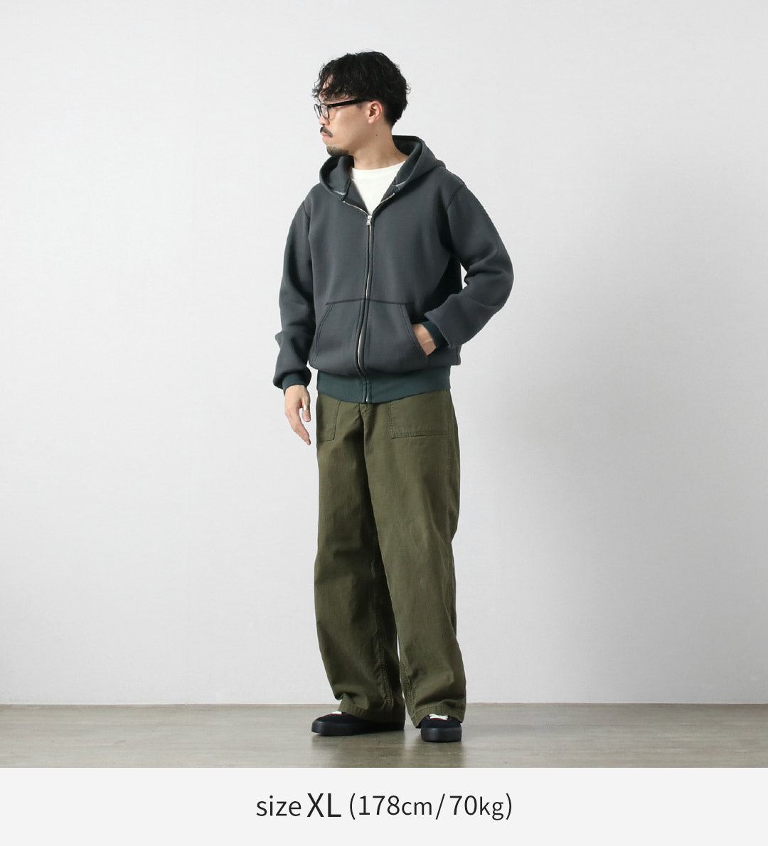 BARNS OUTFITTERS / Sudadera con capucha y cremallera de tamaño pequeño