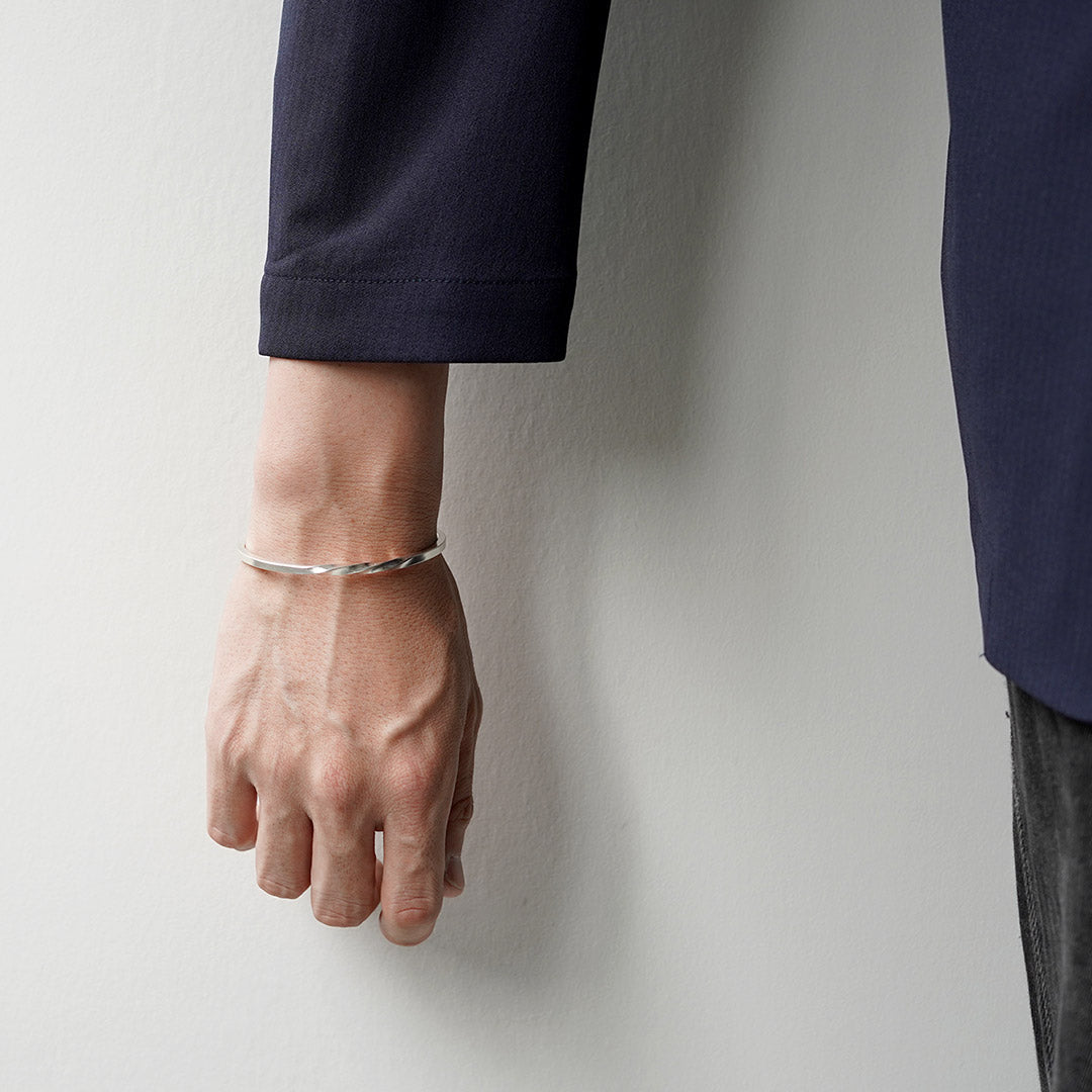 phaduA / Karen Silver Twist Bangle