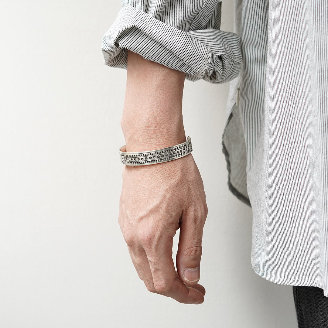 phaduA / Karen Silver Triangle Flower Bangle