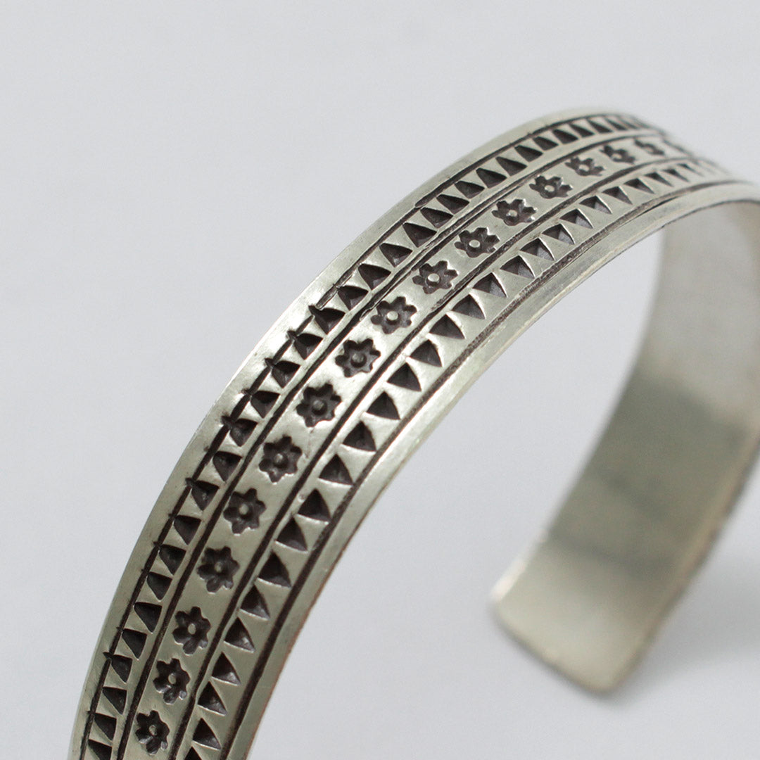 phaduA / Karen Silver Triangle Flower Bangle