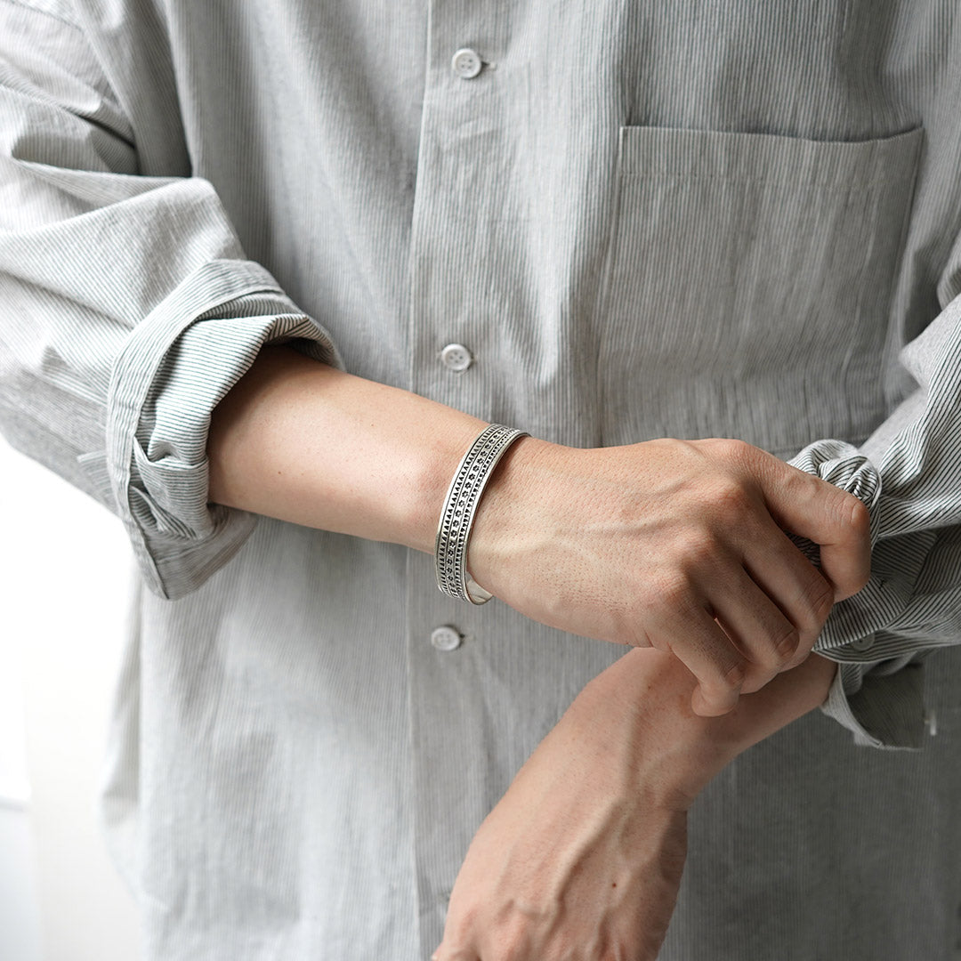 phaduA / Karen Silver Triangle Flower Bangle