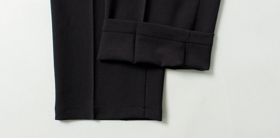 GOLDWIN / Pantalón recto de una sola vuelta en sarga elástica seca reciclada