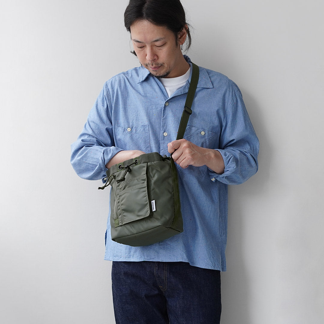 BRIEFING / Drawstring Shoulder Bag S