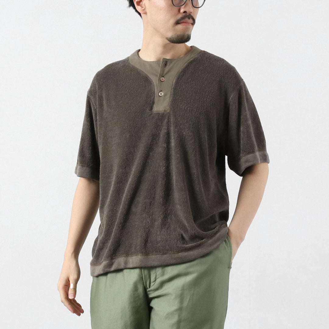 KEMA DESIGNS / 린넨 파일 오프셋 헨리 넥 티셔츠