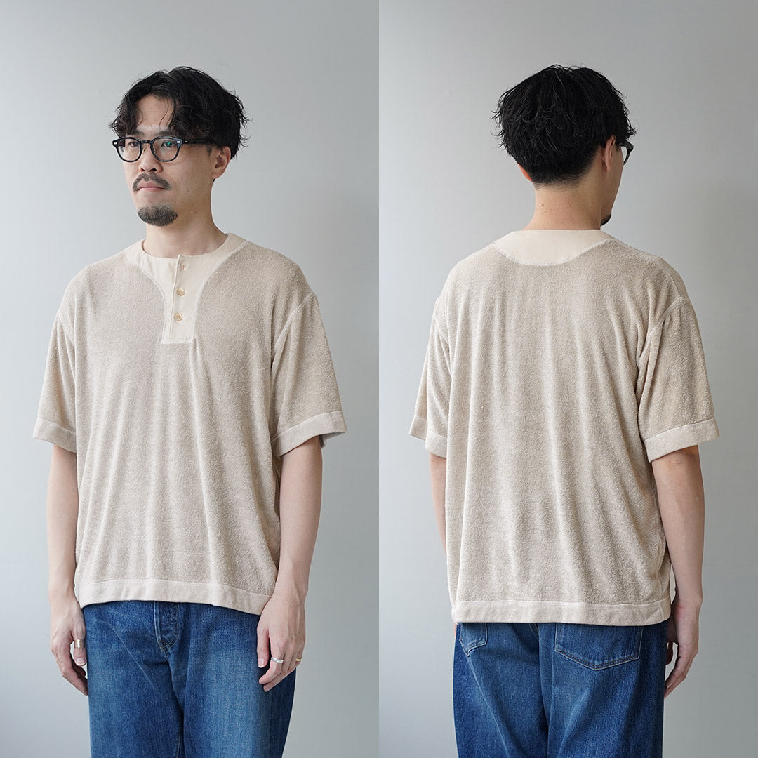 KEMA DESIGNS / 린넨 파일 오프셋 헨리 넥 티셔츠