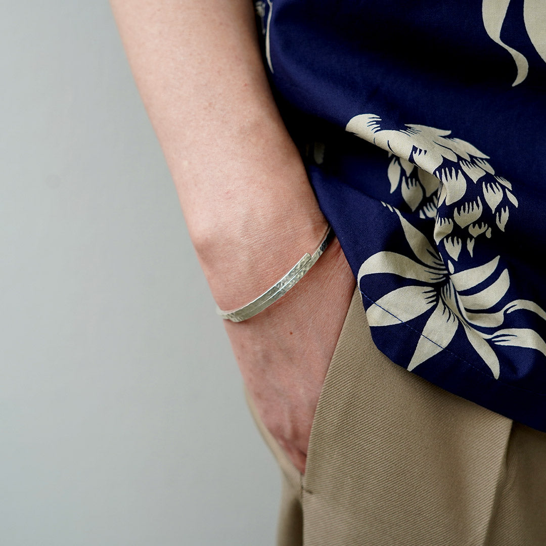 phaduA / Karen Silver Two-Overlap Hammered-Eye Bangle