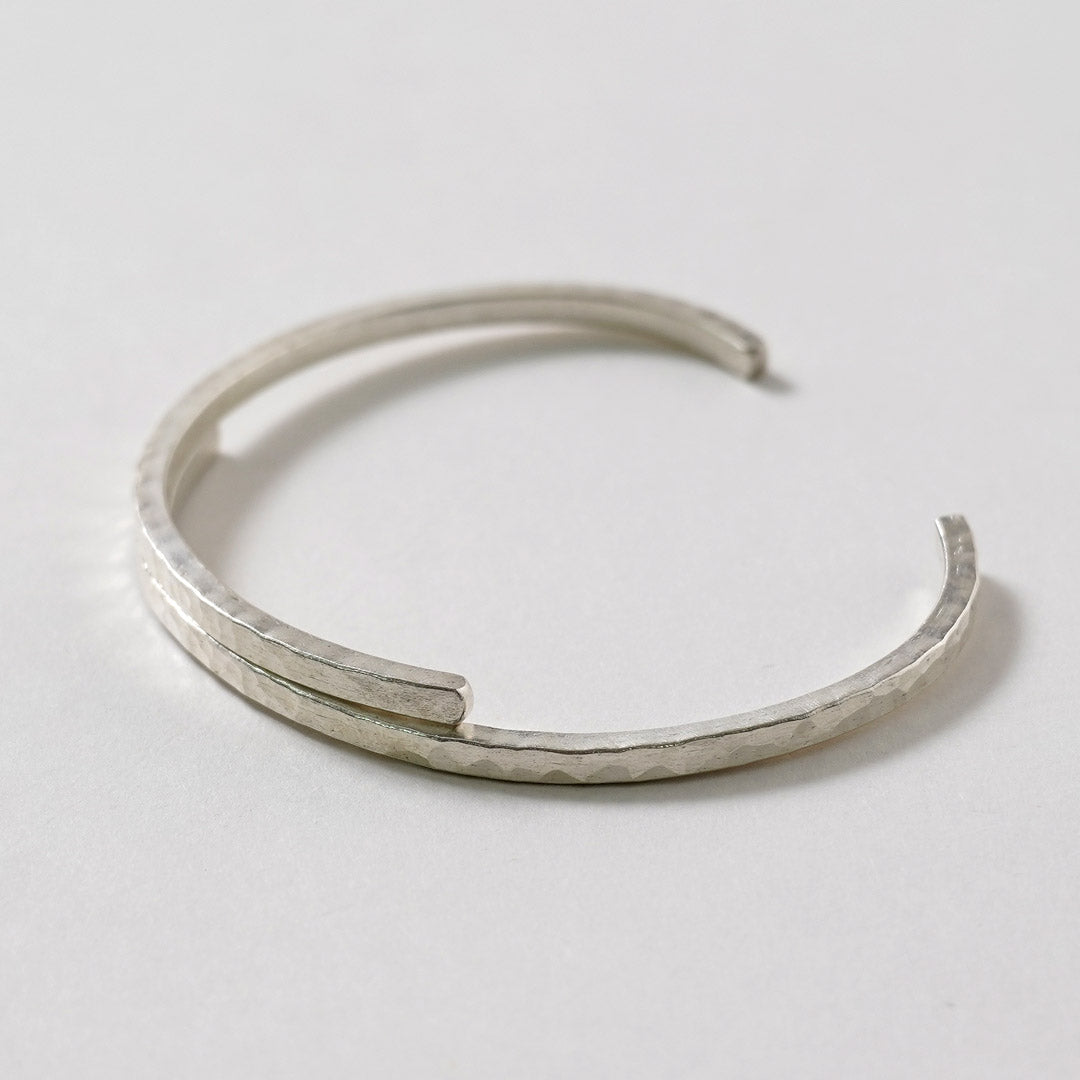 phaduA / Karen Silver Two-Overlap Hammered-Eye Bangle