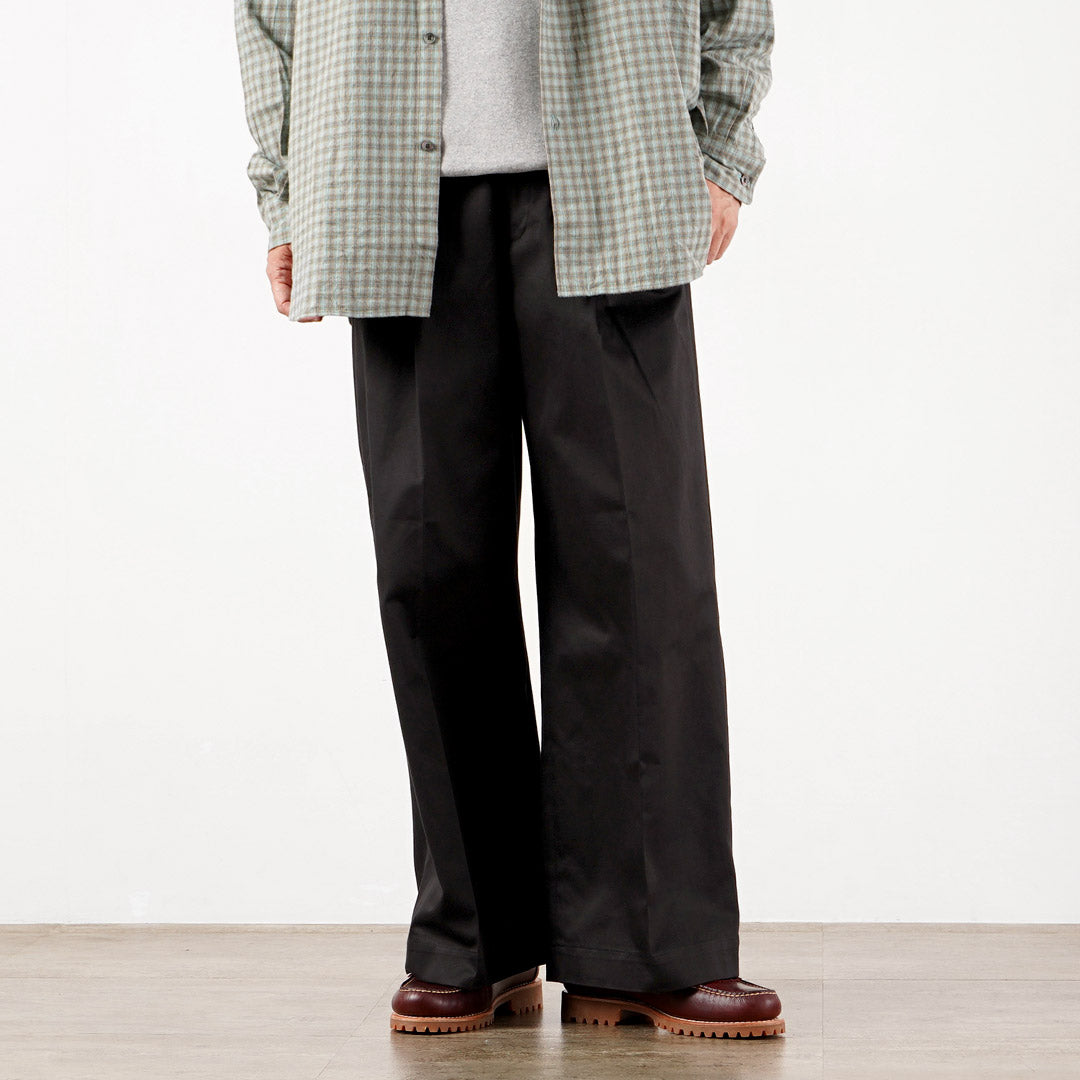 UNIVERSAL PRODUCTS. / 2-Tuck Wide Chino Trousers