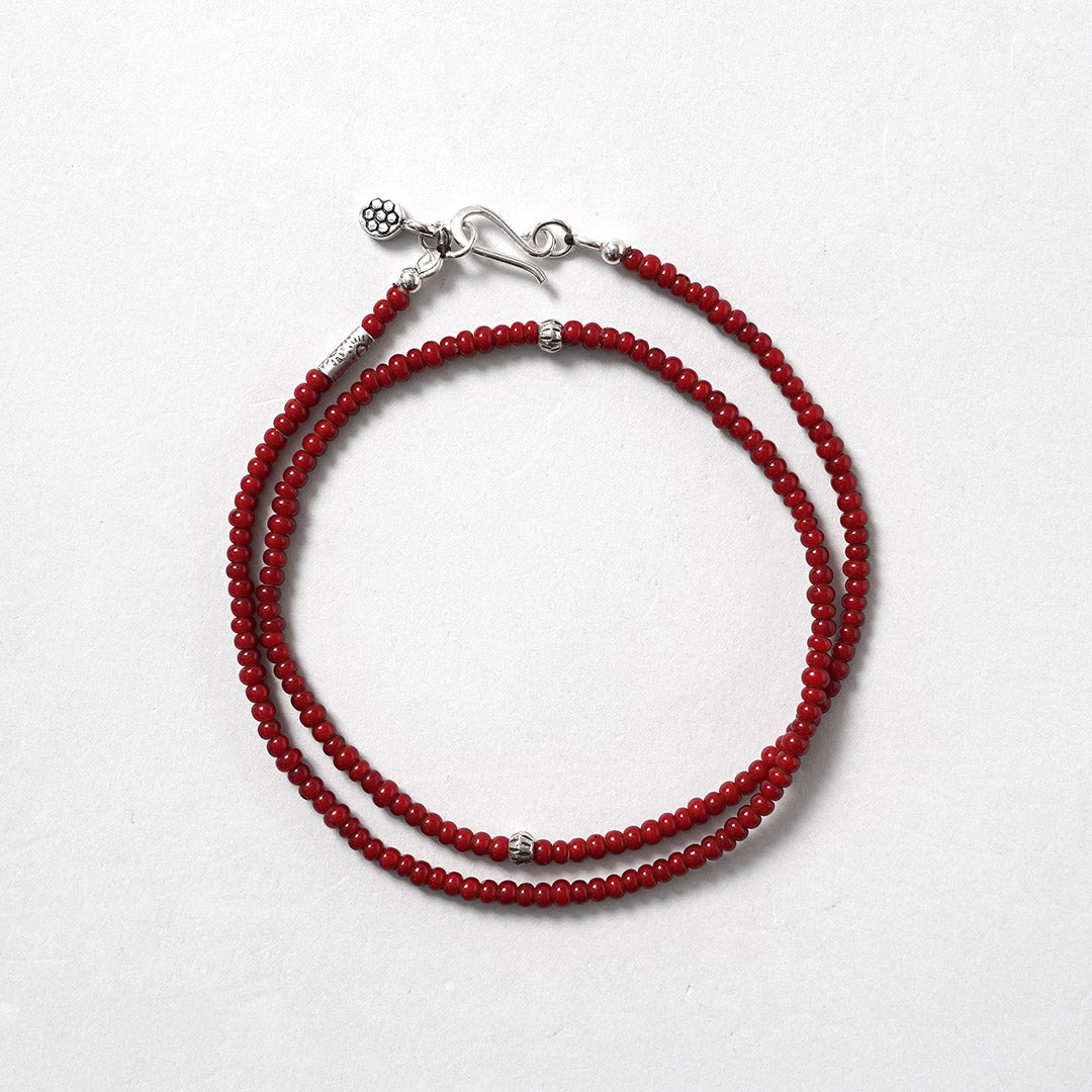 phaduA / Collar antiguo con cuentas de corazón blanco