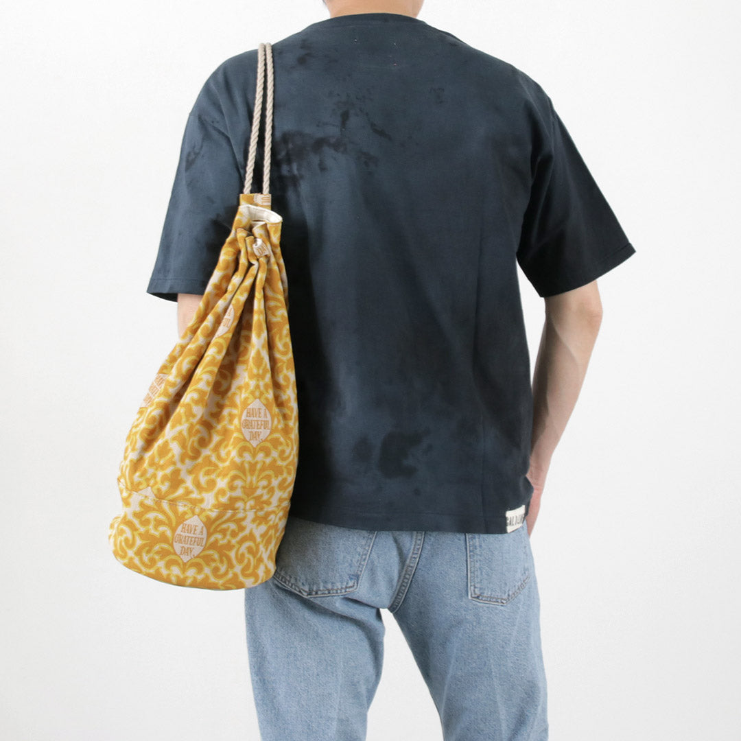 HAVE A GRATEFUL DAY / Retro damask fabric shoulder bag