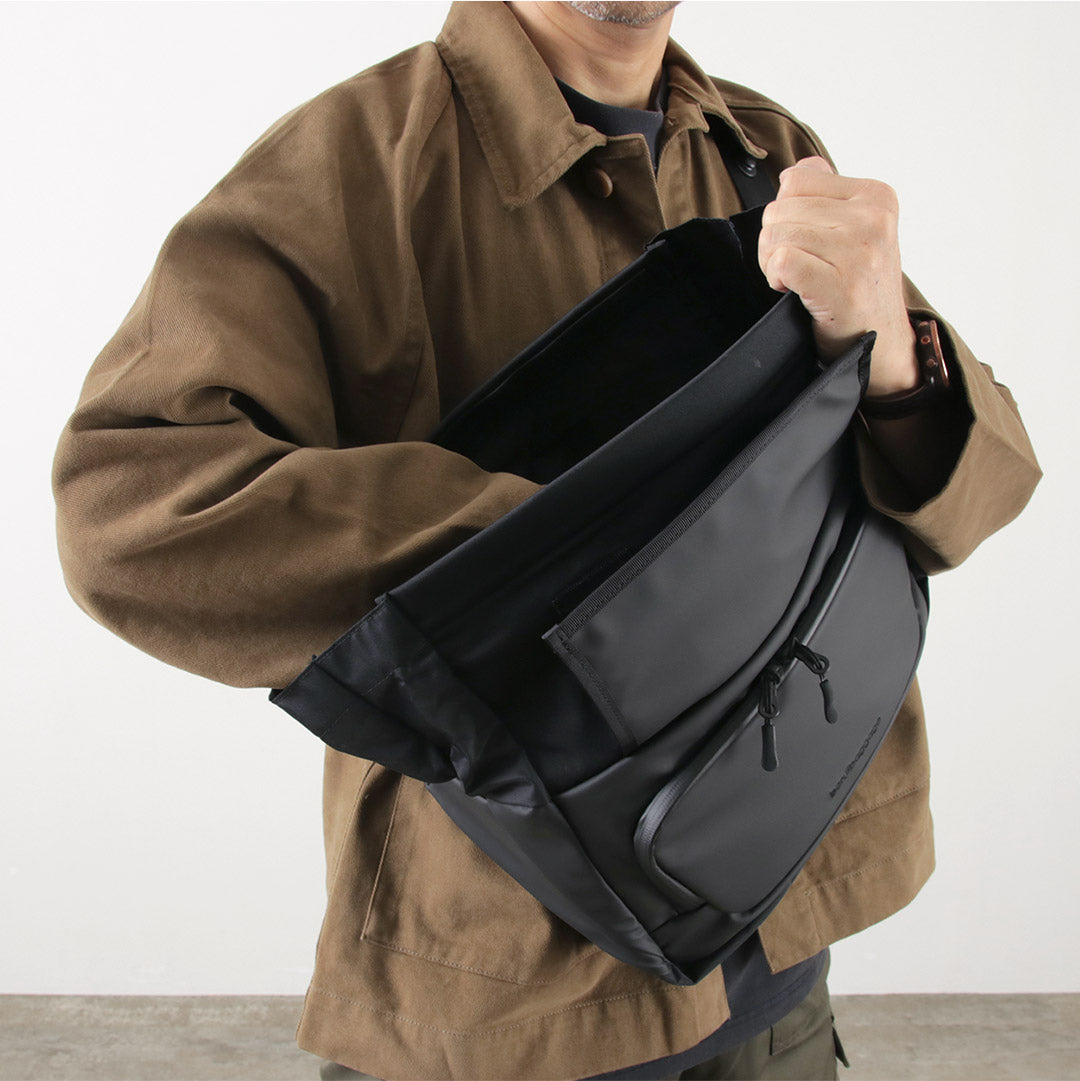 BERUF / Satellite 10+ sling bag