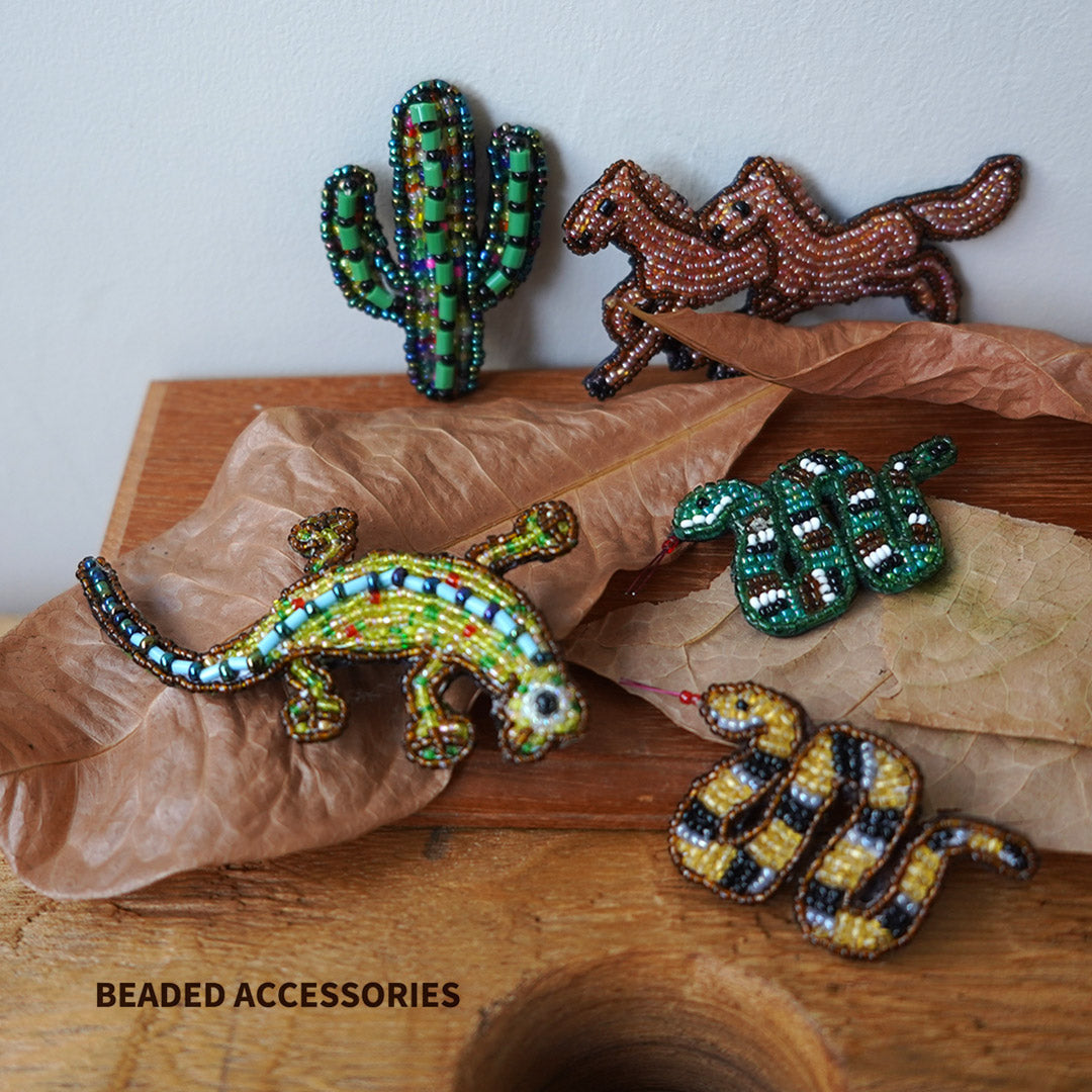 BEADED ACCESSORIES / Beaded pin badge S