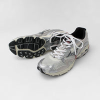 MIZUNO / Wave Rider 10 Sneakers