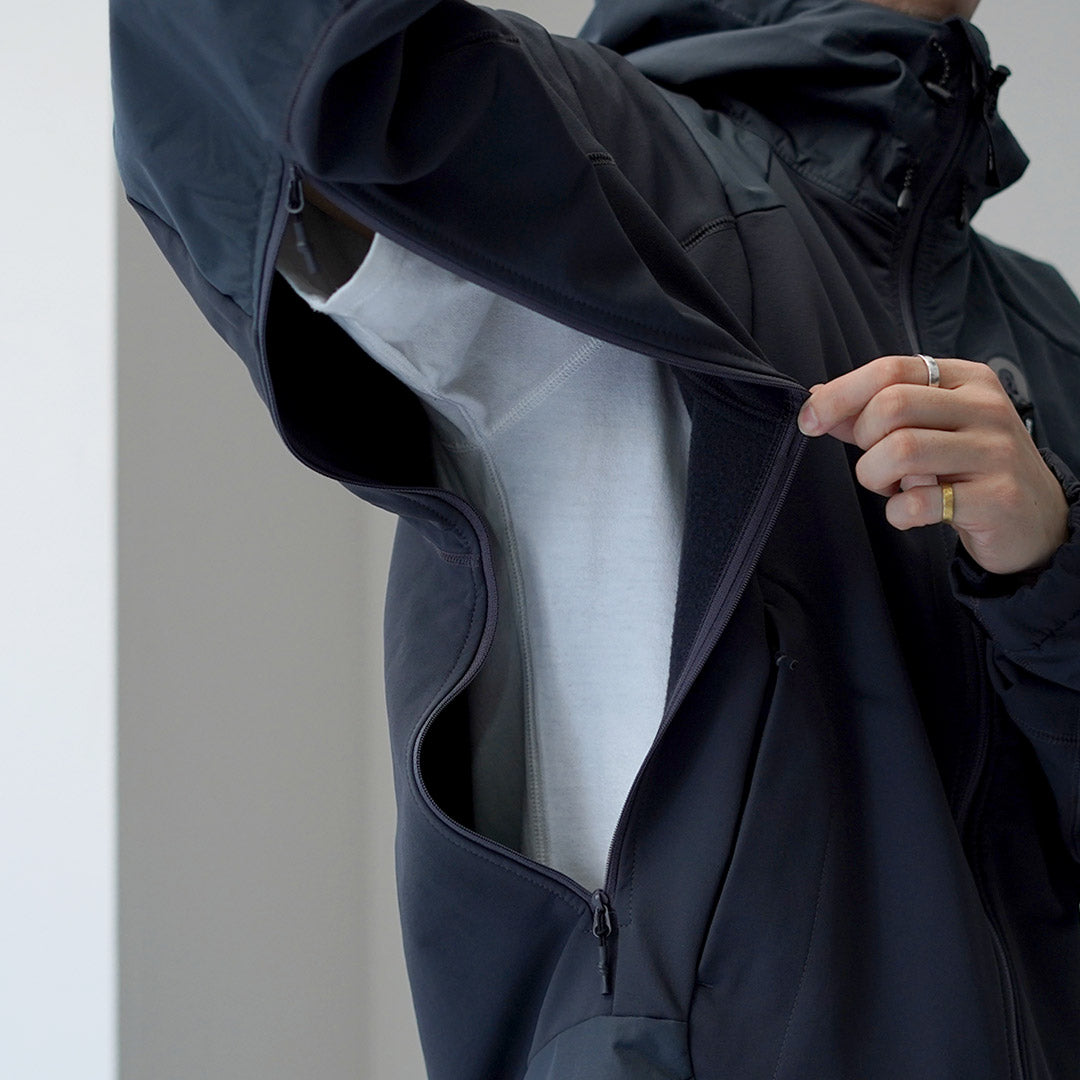 AND WANDER / Stretch Shell Jacket