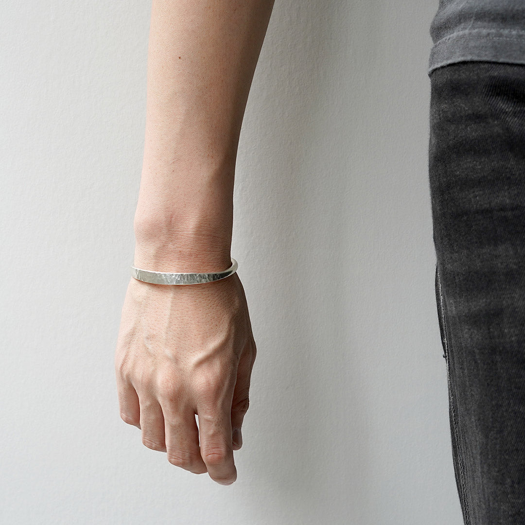 phaduA / Karen Silver Hammered Eyes Bangle