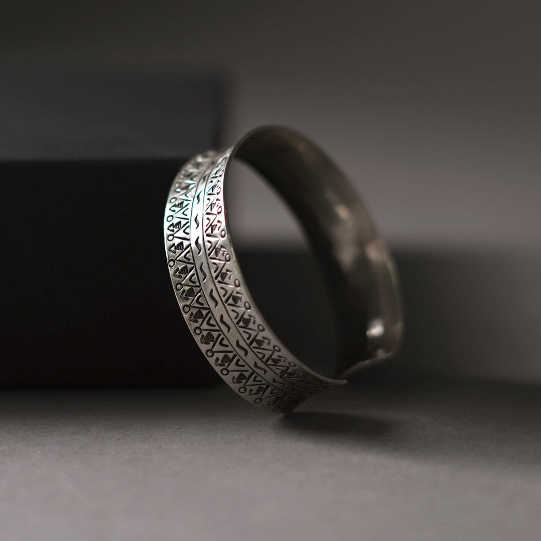 phaduA / Karen Silver Wide Bangle Mountain River