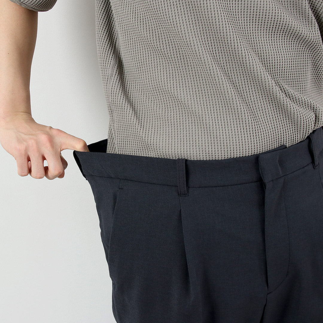 GOLDWIN / Pantalón recto de una sola vuelta en sarga elástica seca reciclada