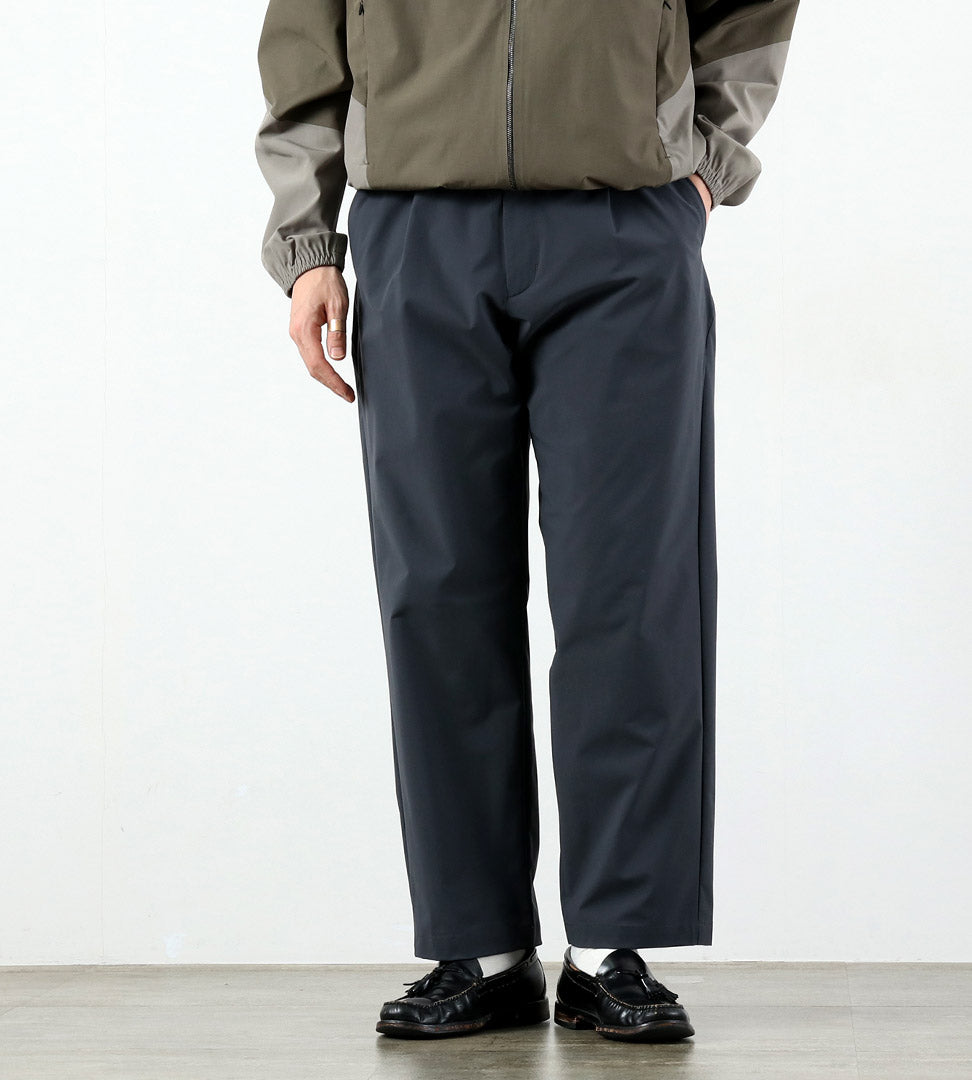 GOLDWIN / One-Tuck Tapered Light Pants