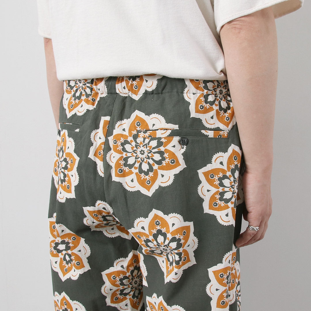 TENGA UN DÍA AGRADECIDO / Pantalón amplio y sencillo con estampado de diseño redondo
