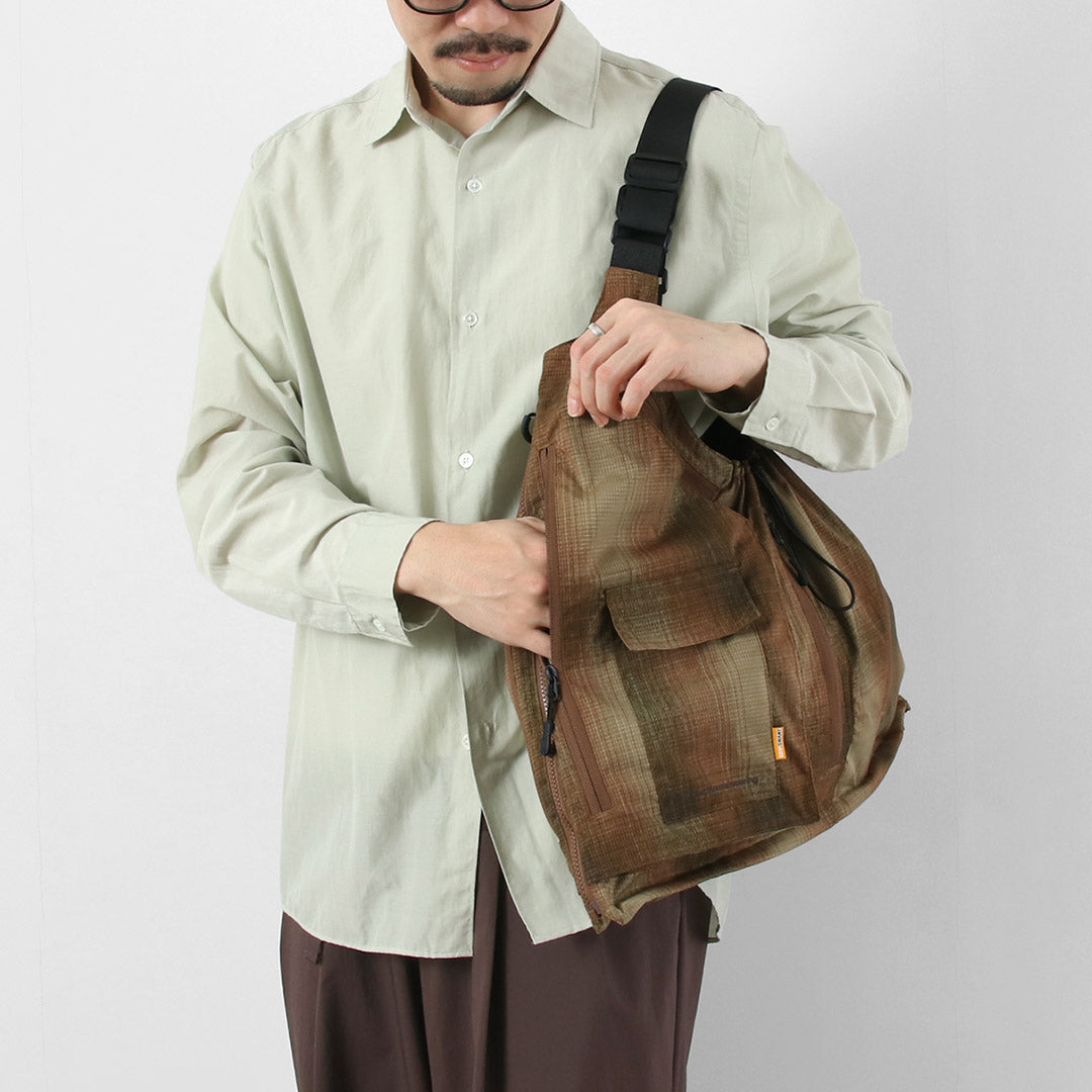 WHITE MOUNTAINEERING / 그립스와니 콜라보레이션 옴브레 체크 2-Way 기어 팩 조끼 4.0 숄더백
