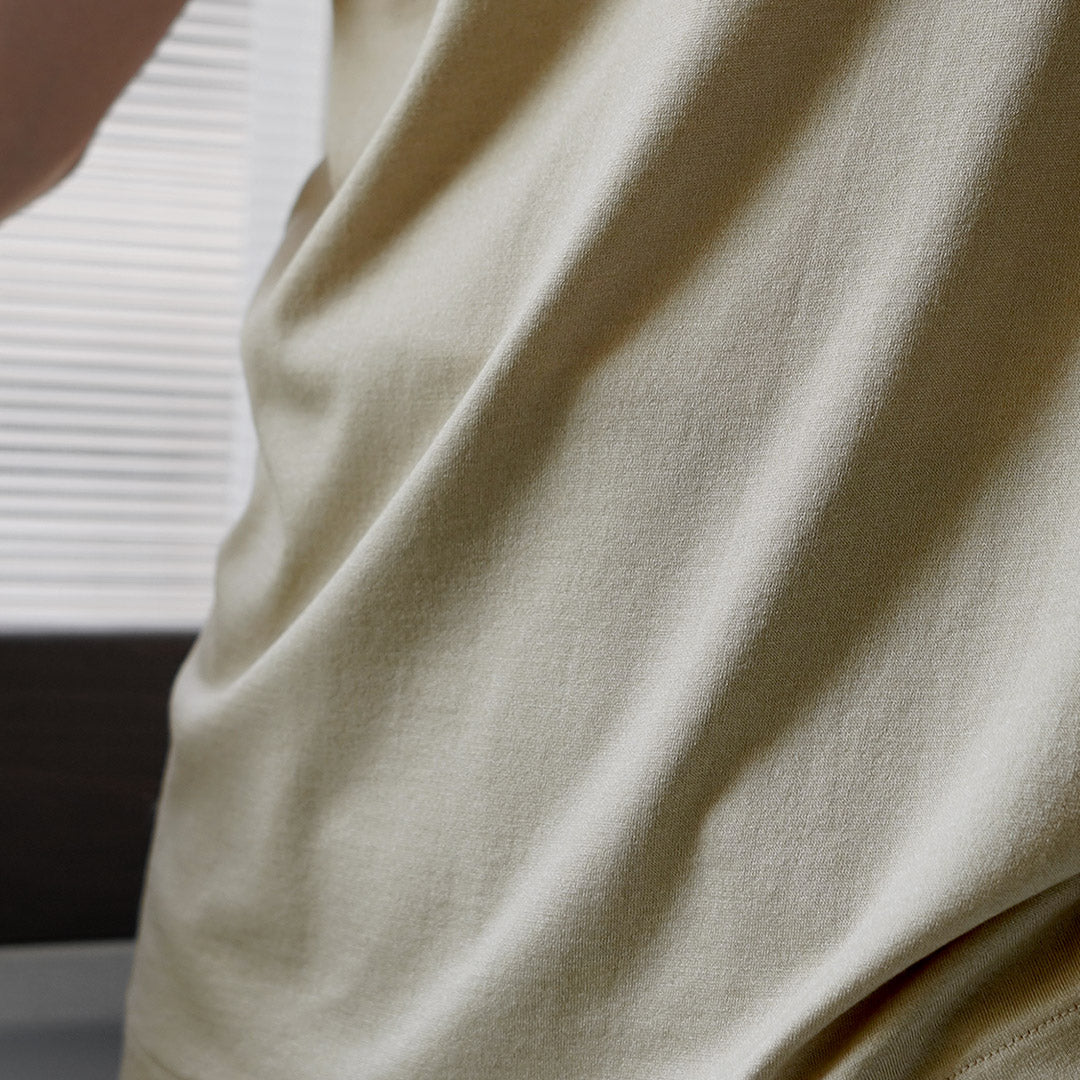 YONETOMI NEW BASIC / T-shirt habillé en laine et soie