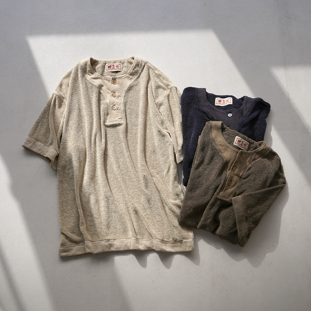 KEMA DESIGNS / 린넨 파일 오프셋 헨리 넥 티셔츠