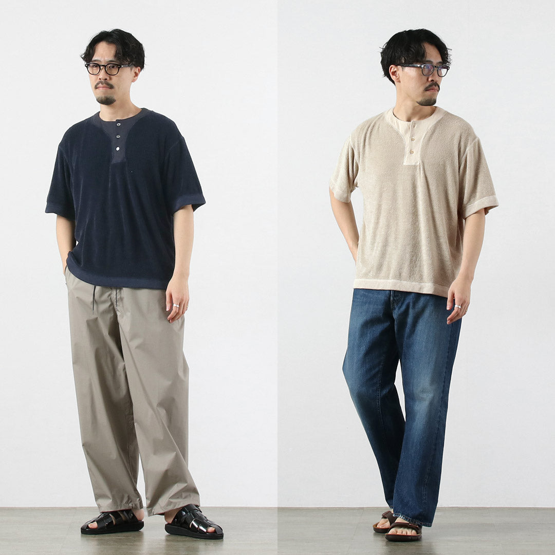 KEMA DESIGNS / 린넨 파일 오프셋 헨리 넥 티셔츠