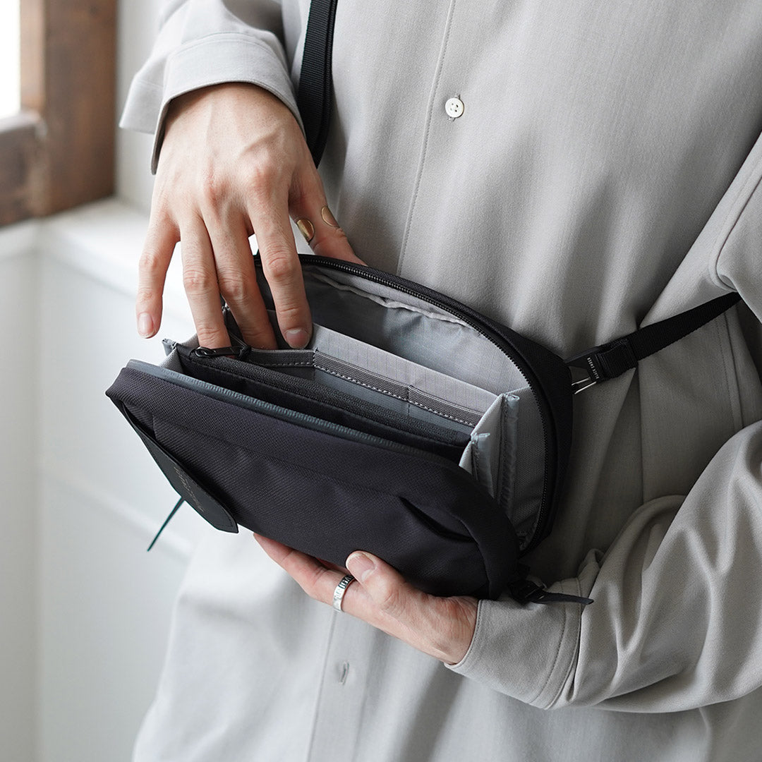 BLACK EMBER / Tech-Kit Sling Bag