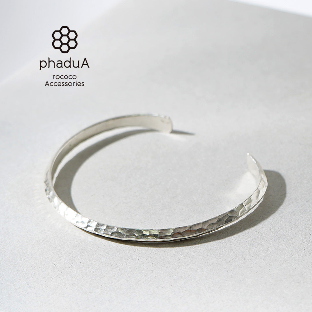 phaduA / Karen Silver Hammered Center Accent Bangle