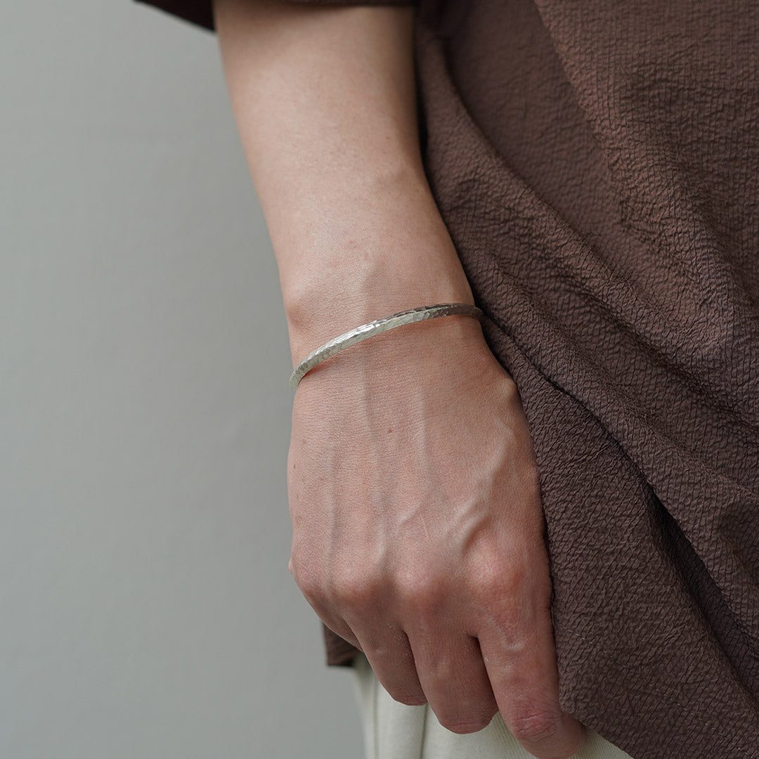 phaduA / Karen Silver Hammered Center Accent Bangle