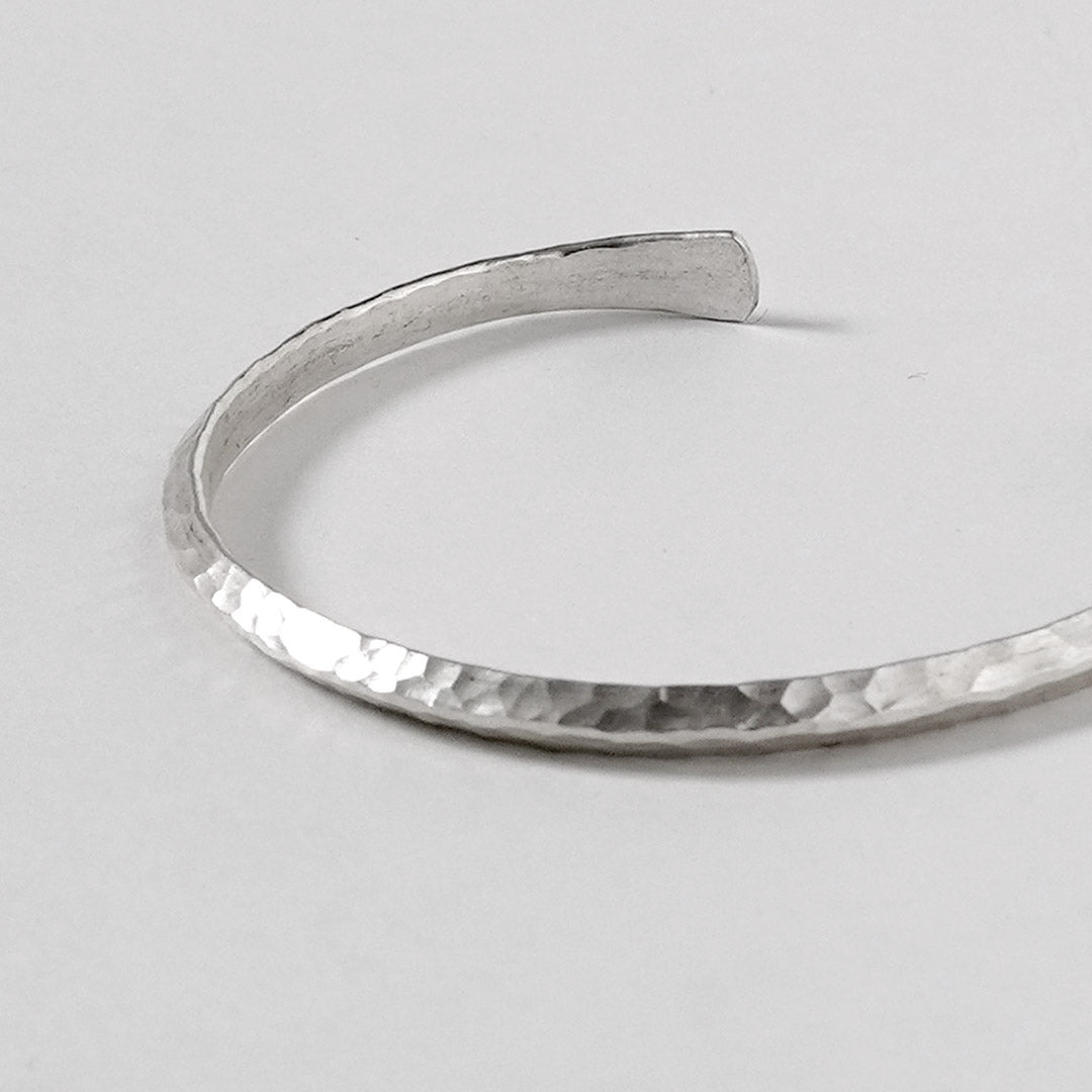 phaduA / Karen Silver Hammered Center Accent Bangle