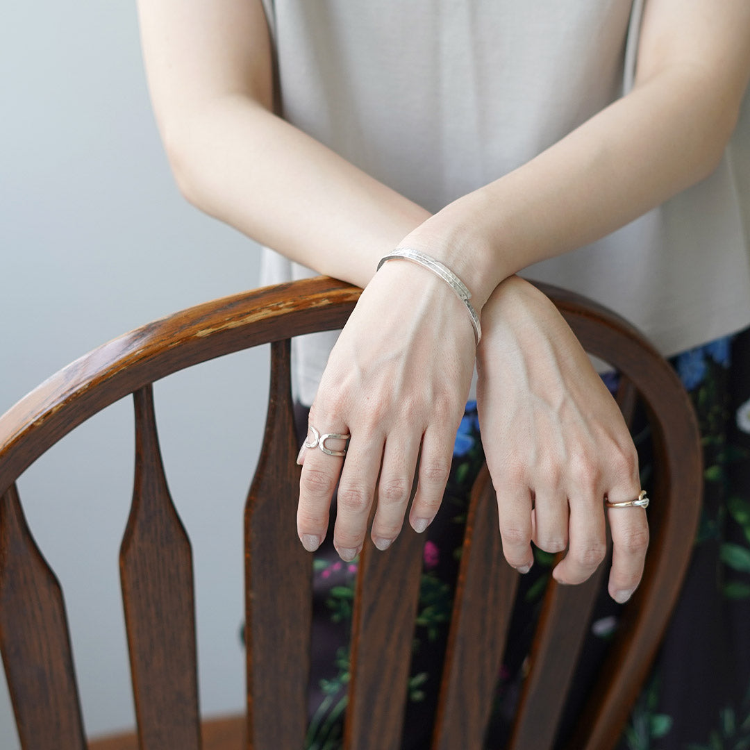 phaduA / Karen Silver Two-Overlap Hammered-Eye Bangle
