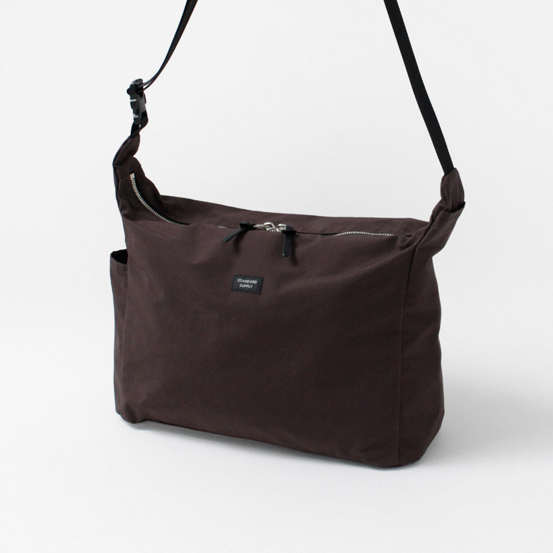 SUMINISTRO ESTÁNDAR / Bolso Simplicity de hombro triangular