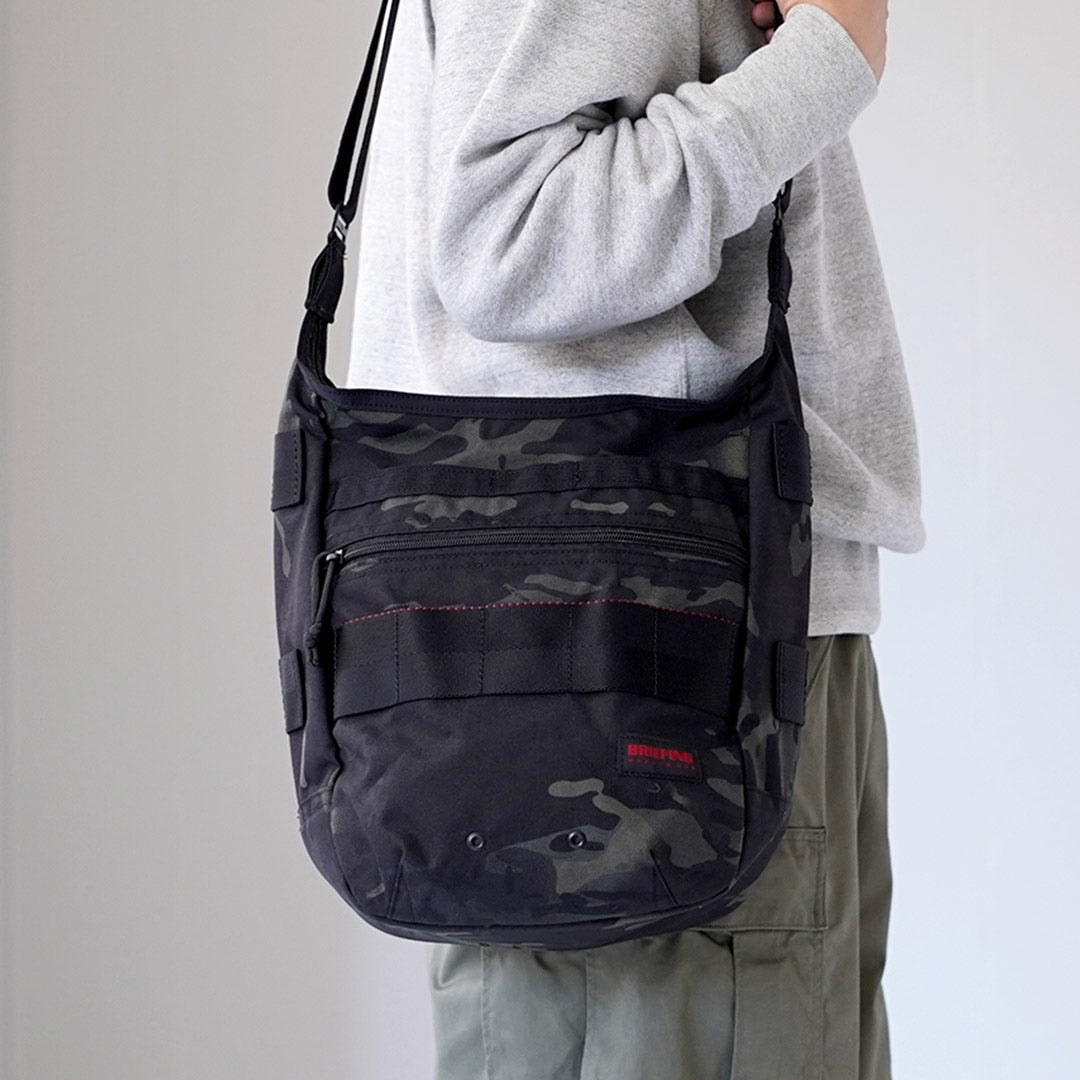 BRIEFING / DAY TRIPPER Camo Shoulder Bag