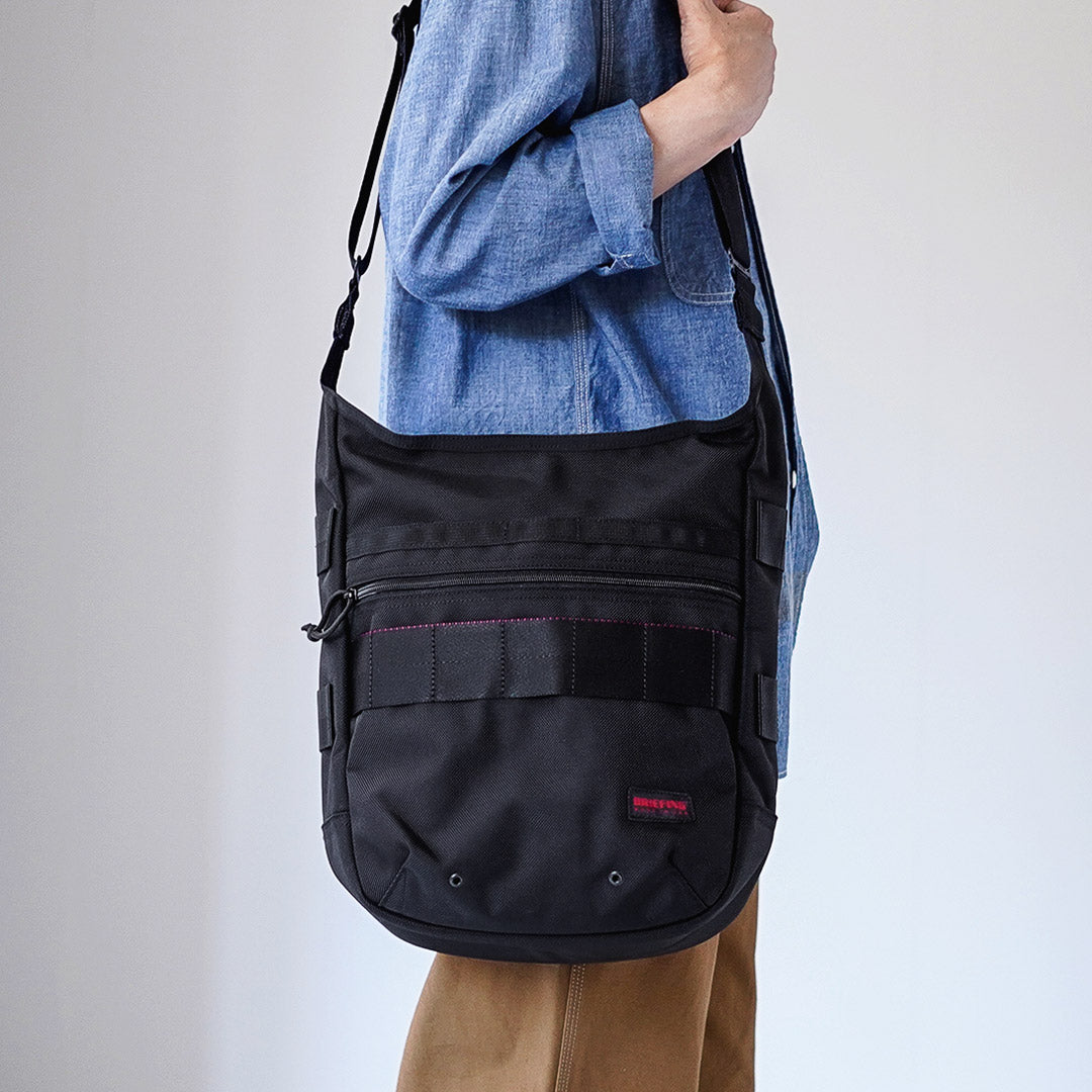 BRIEFING / DAY TRIPPER L Shoulder Bag